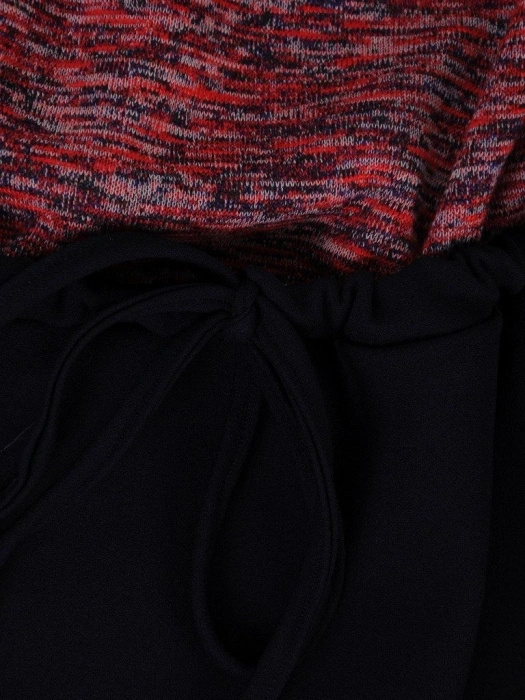 Czerwono-granatowa sukienka midi o prostym kroju z dekoltem łódka – wiązanie w pasie akcentujące talię 7855