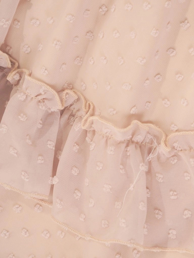 Elegancka sukienka rozkloszowana z falbaną w odcieniu beżu – kobiecy krój wysmuklający sylwetkę 30242