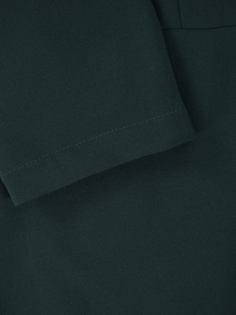 Elegancka sukienka rozkloszowana butelkowa zieleń – kobiecy fason z kieszeniami i paskiem w talii 40798