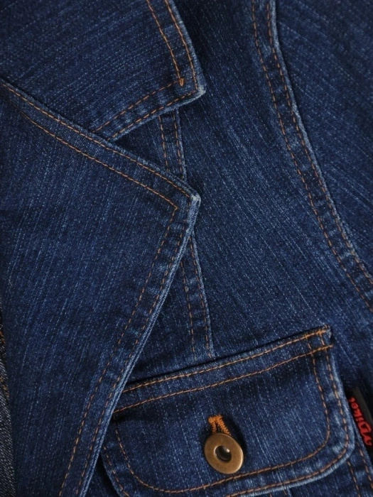 Bawełniany żakiet damski jeansowy o prostym fasonie – ponadczasowy model na guziki do casualowych stylizacji 29123