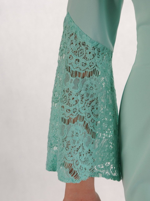 Miętowa sukienka z szerokimi, koronkowymi rękawami 20008