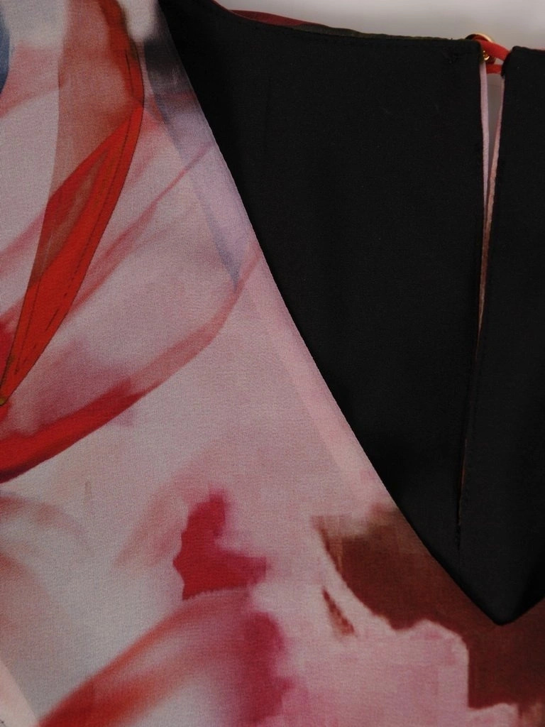 Elegancka wzorzysta sukienka midi w kwiaty – kobiece wiązanie w pasie i ozdobna falbana 24286