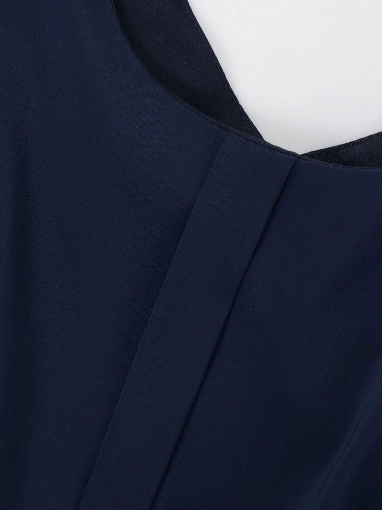 Elegancka granatowa sukienka rozkloszowana z długim rękawem – ozdobne mankiety i zakładki akcentujące talię 14732