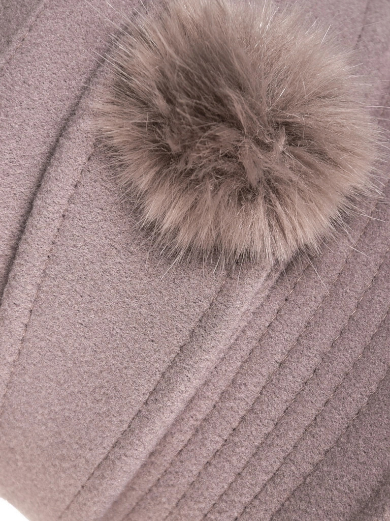 Elegancki szary kapelusz damski cloche na zimę – ocieplany model z regulacją obwodu 42364