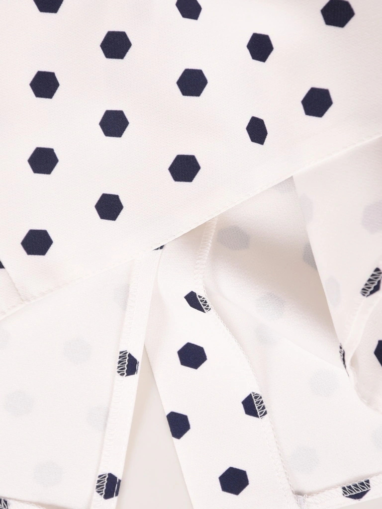 Elegancka sukienka midi w kontrastowy print o prostym kroju – wysmuklająca sylwetkę kreacja do biura 41544
