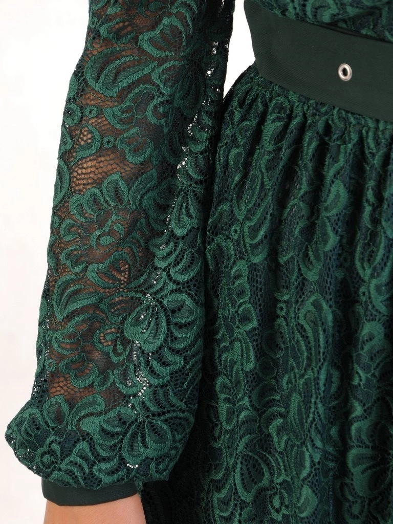 Zielona sukienka rozkloszowana midi w kwiaty – pionowe zaszewki wysmuklające sylwetkę 27373