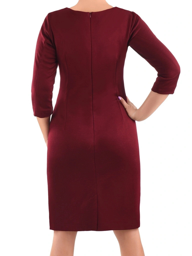 Elegancka bordowa sukienka midi o prostym kroju – stylowe wiązanie i rękaw 3/4 40293