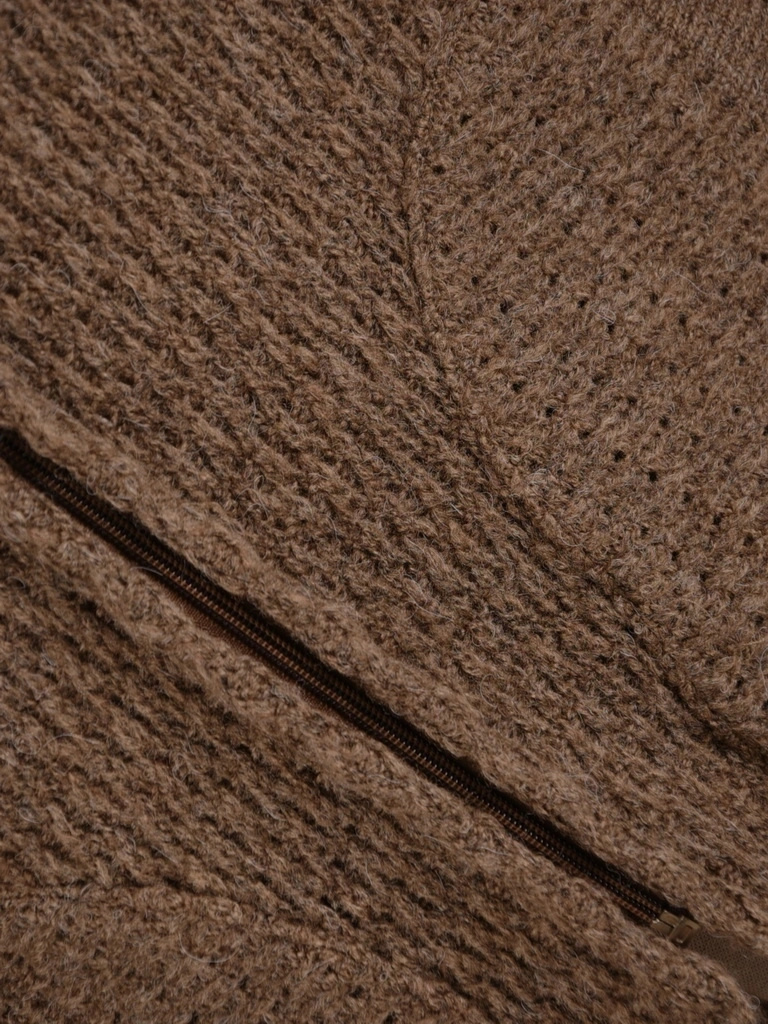 Elegancki sweter damski rozpinany beżowy – prosty fason z bufiastymi rękawami 42176
