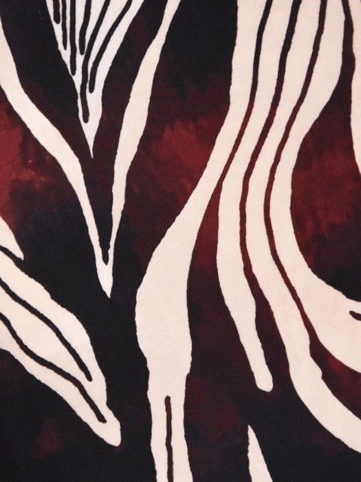 Wizytowa beżowa bluzka z długim rękawem w elegancki print – prosty krój z kobiecym dekoltem w łódkę 42100