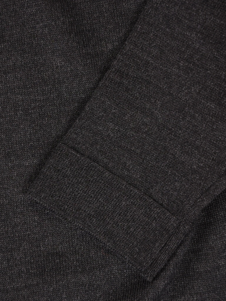 Elegancki sweter damski rozpinany w szarym odcieniu – prosty fason z dekoltem w serek na chłodne dni 40637