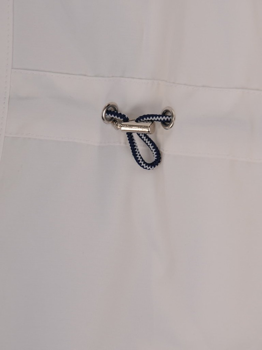 Biała kurtka z ozdobnymi zamkami 24635