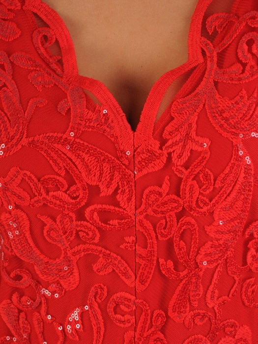 Wieczorowa suknia z cekinowym zdobieniem, czerwona kreacja maxi 23098