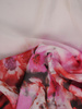 Elegancka bluzka w kwiaty z dwuwarstwowym przodem 19703