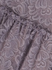 Koronkowa sukienka z modną falbaną, kreacja w kolorze popielatym 22356